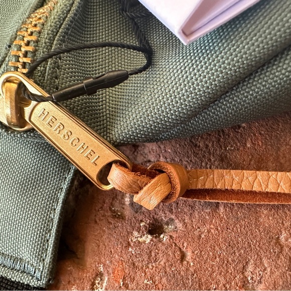 Herschel Supply Company Fifteen Waist Bag Hip Bag Fanny Pack in Dark Forest - Picture 7 of 16